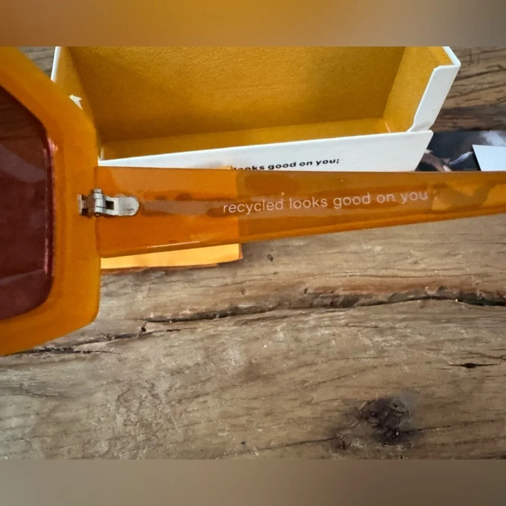 NEW WITH CASE Szade Dart Sunglasses ~ Burnt Honey/Cherry Cola ~ unisex 🕶️